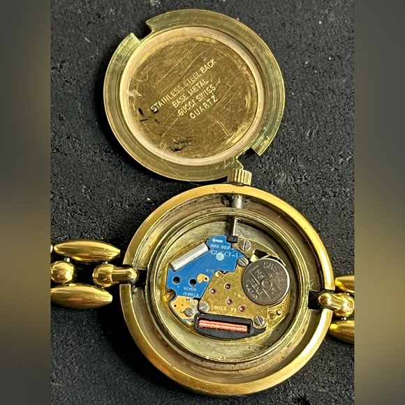 GUCCI 11/12.2 interchangeable bezels with 1 metallic bezel (black) - Picture 13 of 13